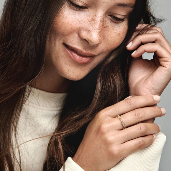 NWOT Disney Mickey Mouse & Minnie Mouse Sparkling Eternity Ring Size US 6, 7 & 8 - Picture 5 of 11